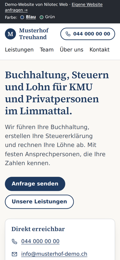 Dieselbe Startseite auf einem Handy: Telefonnummer und Kontakt-Knopf sind ohne Scrollen sichtbar.